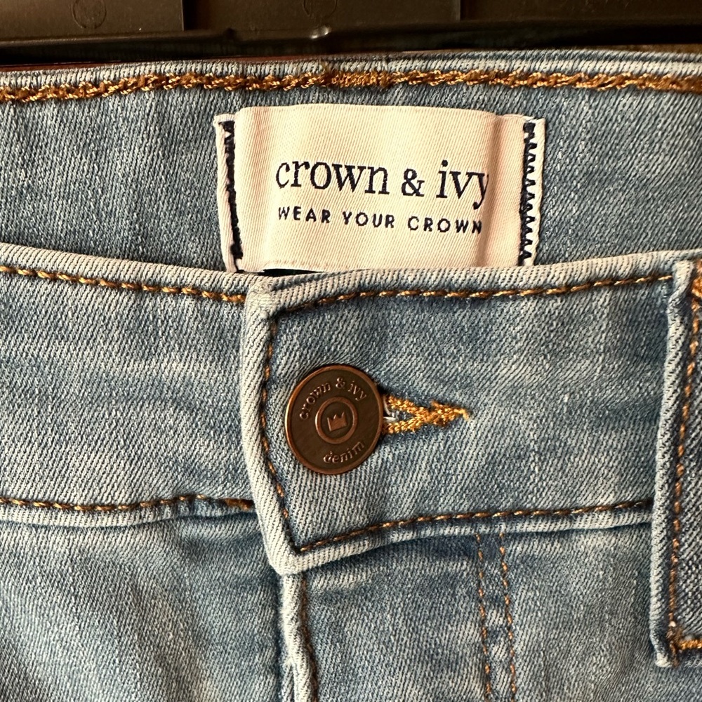 ⭐️Crown & Ivy Skinny Jeans, Mid Rise, Size 6P - Picture 2 of 3